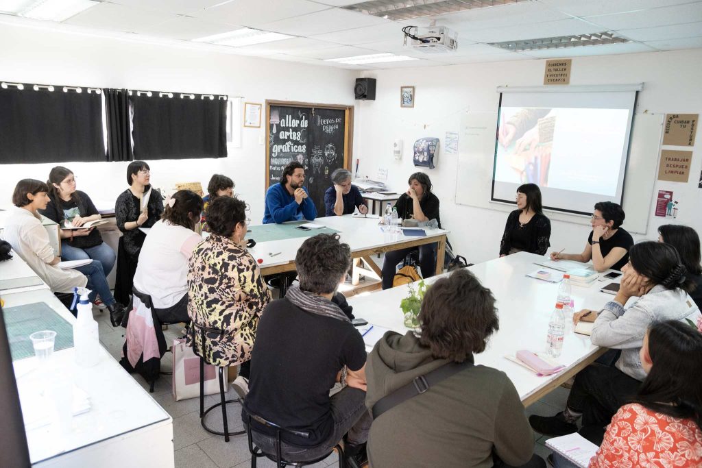 Docentes de ARCOS Viña del Mar asisten a Taller de prácticas y métodos de la evaluación en la educación artística.