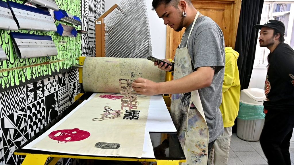 Estudiantes de ARCOS Viña del Mar participan del taller de estampado