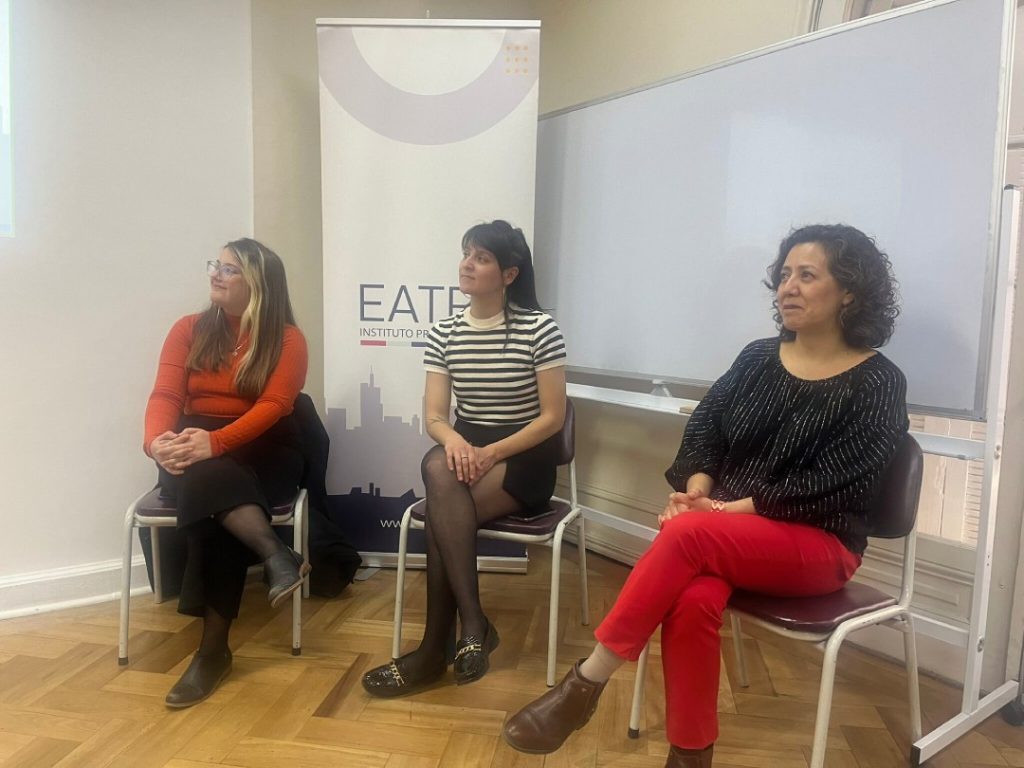 Cinthya Jara, jefa Unidad de Género y Diversidad, junto a Irune Martínez, asesora de Género de la Subsecretaría de Educación Superior y Erika Alfaro, encargada de la Unidad de inclusión de la ECAS.