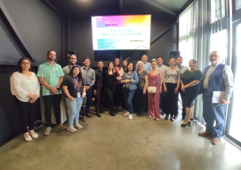 Presentación Proyecto de gestión y producción de estudiantes de ARCOS ante autoridades de Peñalolén