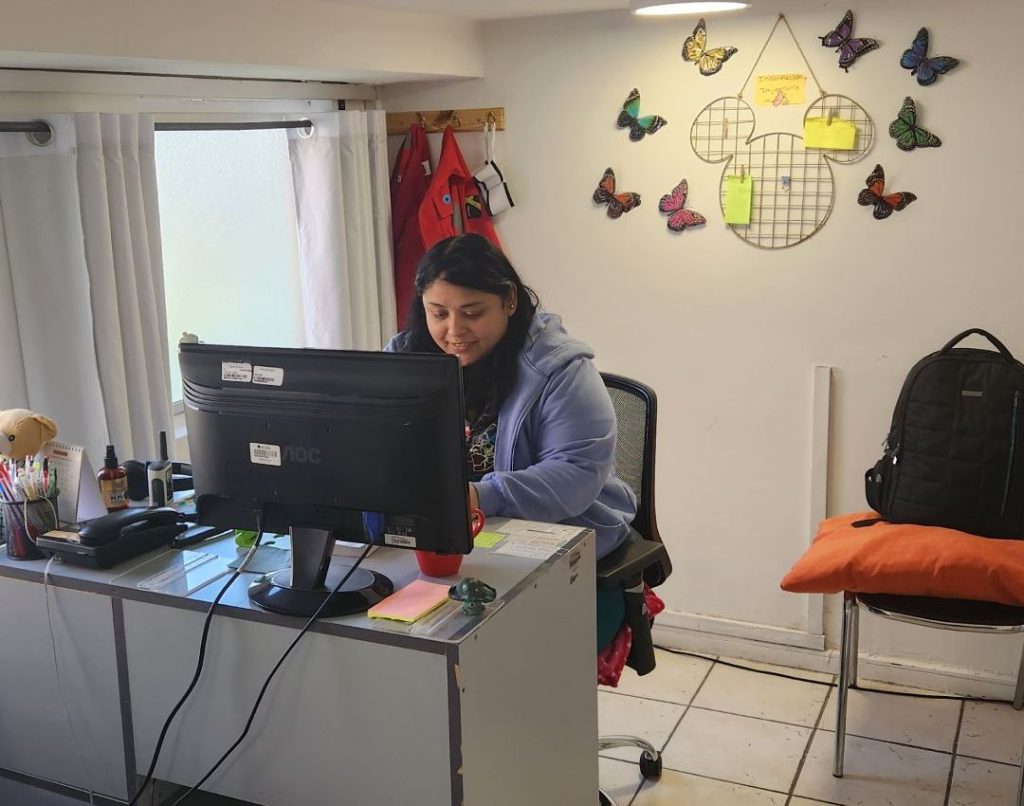 Madelaine Alvarado, Técnica en Enfermeria a cargo de la sala de contención