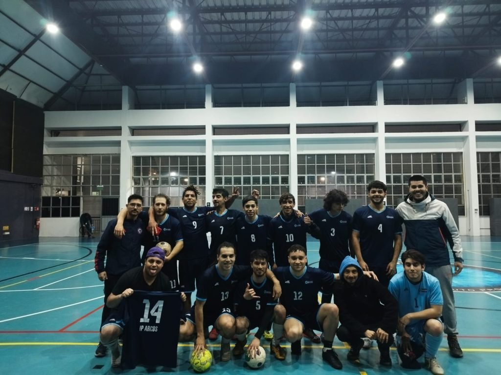 Selección de Futsal ARCOS en el gimnasio de ARCOS previo a un partido, es la otra selección que compite junto a la de Vóleibol