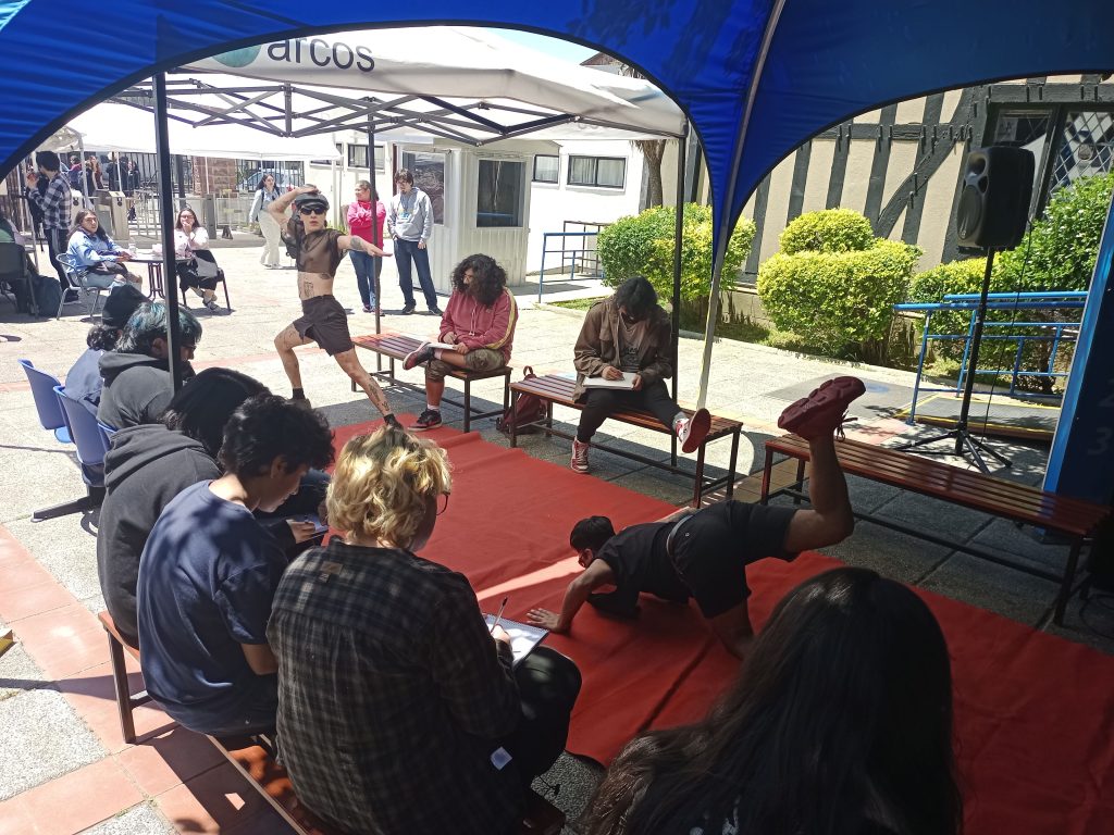 Estudiantes de ARCOS Viña del Mar viven muestra de voguing a cargo de Saturno y Peligro de House of Nakama