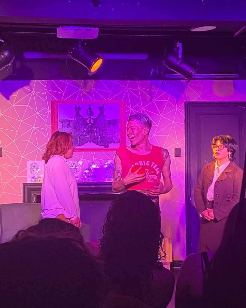 Estudiantes de Teatro ARCOS realizan examen con una obra sobre humor y salud mental