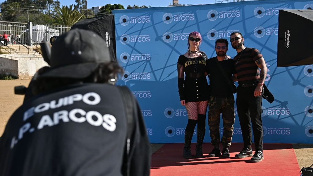 Estidudio móvil de fotografía ubicado en el stand de I.P. ARCOS en Festival Rockódromo 2023