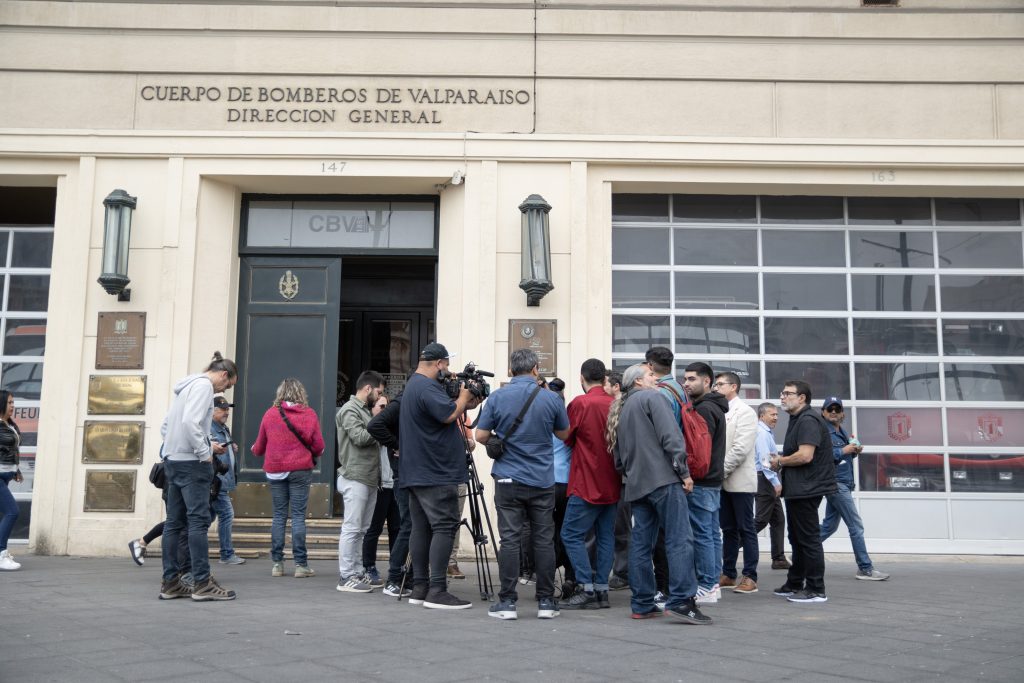 Punto de prensa lanzamiento de la campaña de prevención de incendios de la Asociación Gremial de Hoteles de Valparaíso en colaboración con el programa CORFO Valparaíso Creativo