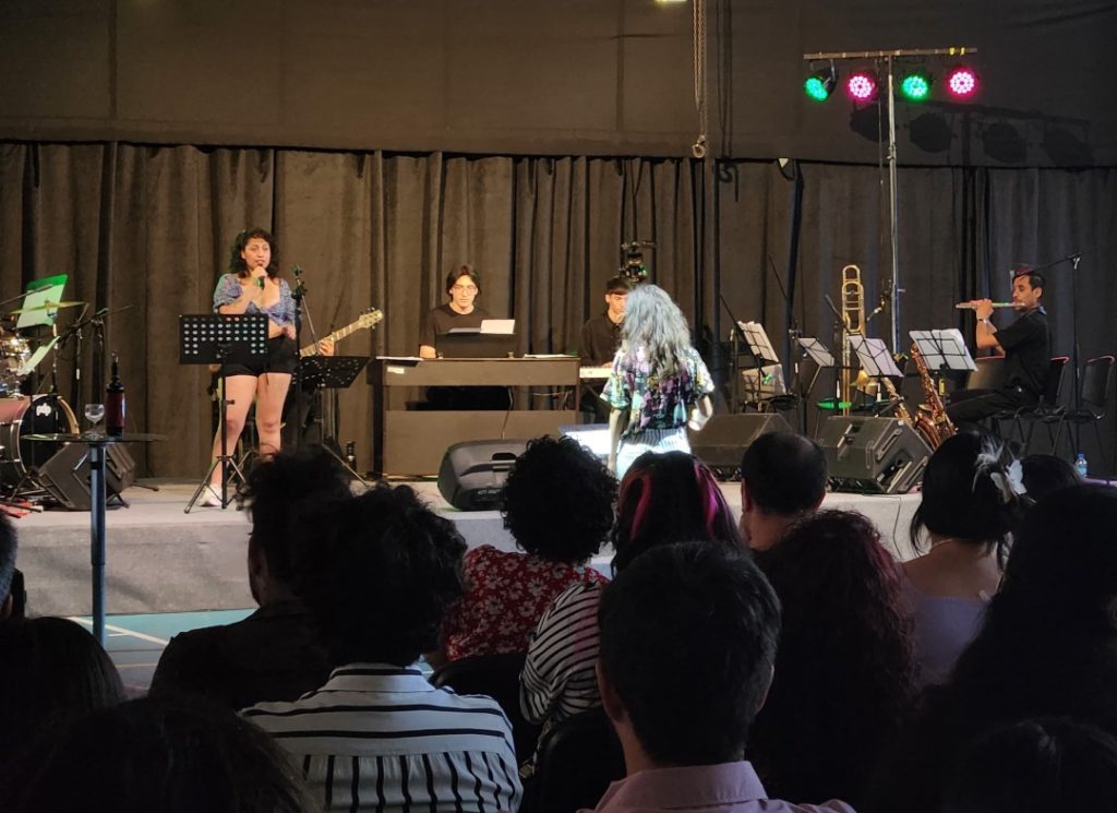 Ruth Santibáñez durante su presentación en la segunda jornada de Taller Final de Composición Musical