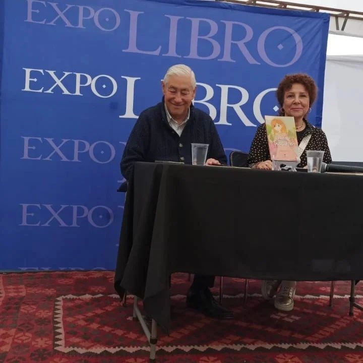 La profesora de ARCOS Viña del Mar Lila Caderón en la ExpoLibro Infantil y Juvenil 2024 