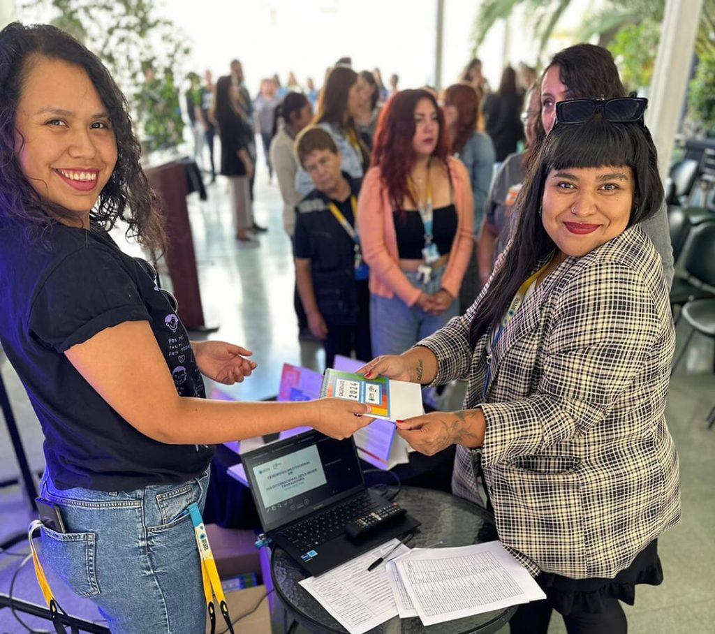 Jeannett Guerra y Sofía Moya en Lanzamiento de Calendario Ilustrado 2024 - 2025.