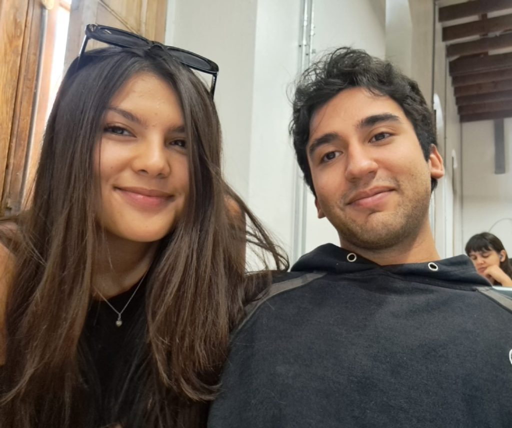 Kate Villaseca y Matías Ortega, estudiantes de arquitectura quienes visitaron el edificio de Talleres de ARCOS