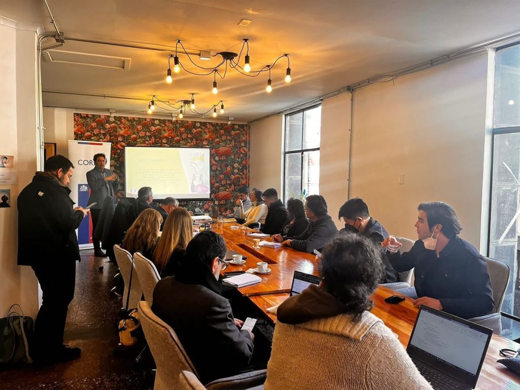Reunión de Valparaíso Creativo. La entidad es parte de CORFO.