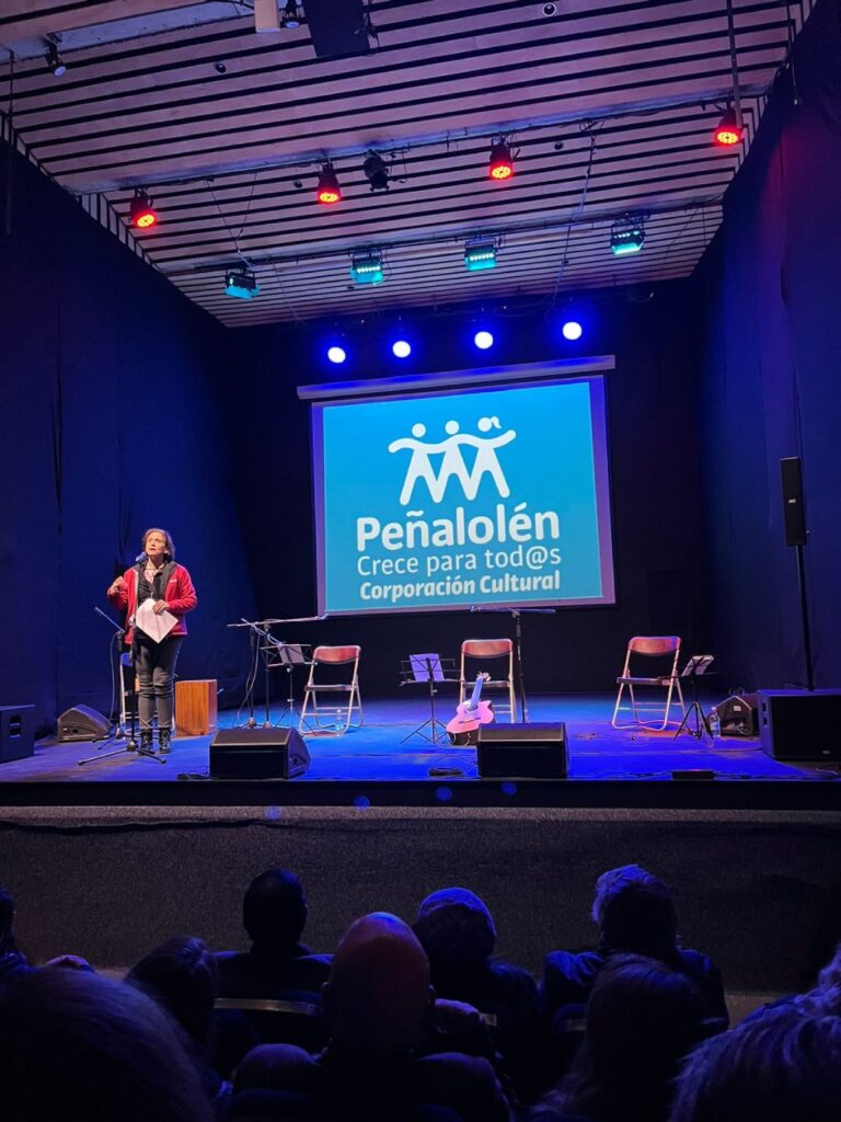 Alcaldesa Carolina Leitao en la reinauguración del auditorio Chimkowe, hoy sala Gabriela Pizarro, en donde ARCOS estuvo presente