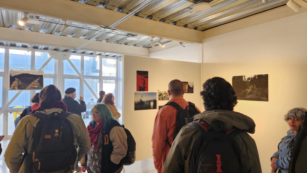 Asistentes a la inauguración "Ciénaga" de Hans Castro