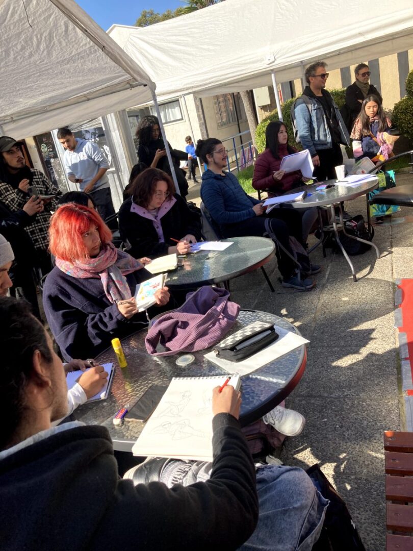 ESTUDIANTES PARTICIPAN EN CONCURSO DE DIBUJO EN MOVIMIENTO EN ARCOS VIÑA DEL MAR