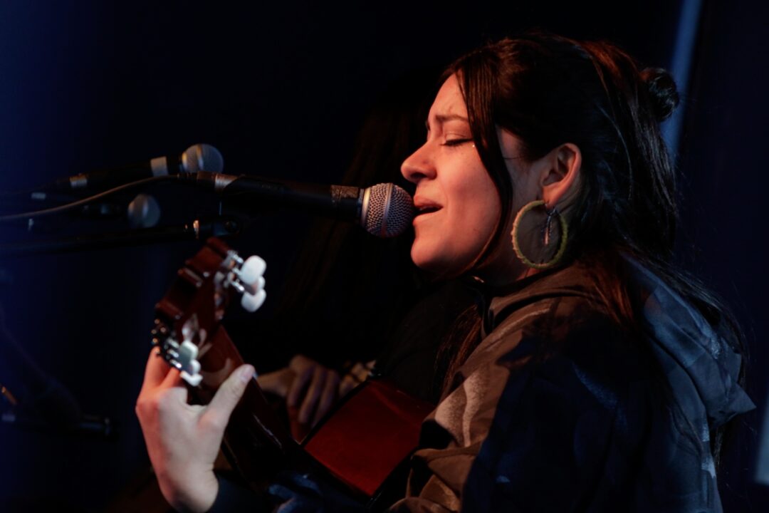 Estudiante en evento de Escuela de Sonido y Música ARCOS.