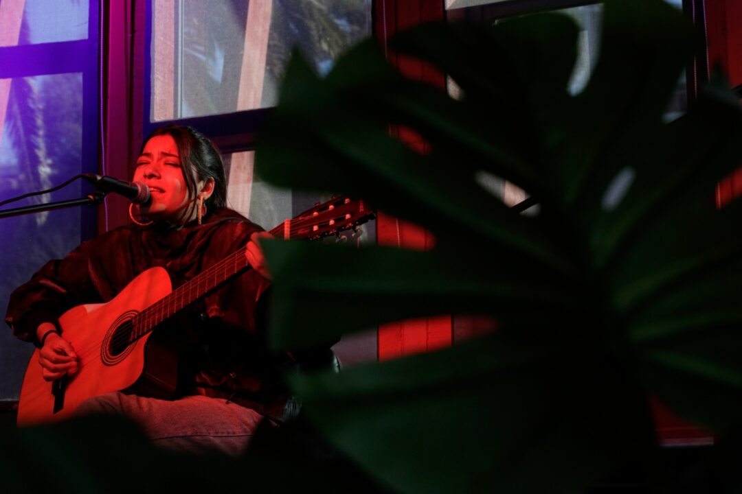 Estudiante en evento de Escuela de Sonido y Música ARCOS.