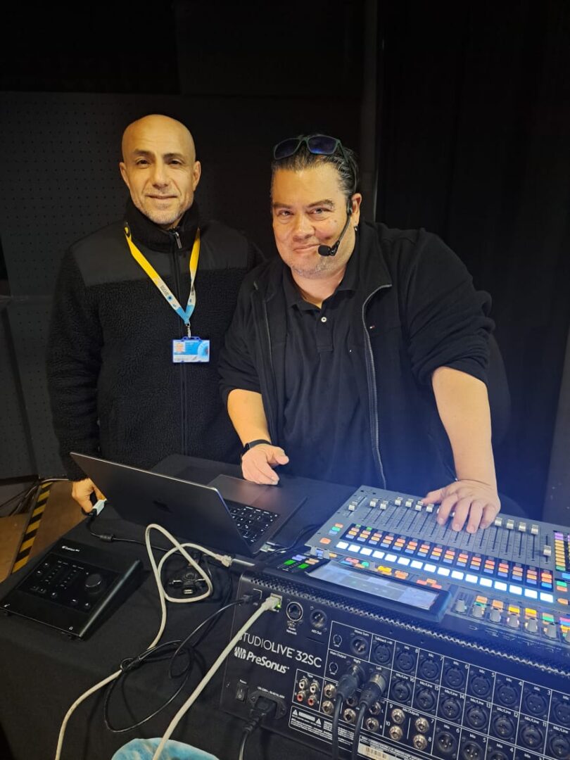 Roberto Muñoz junto a Gus Lozada, último invitado a los ciclos de charlas de la Escuela de Sonido y Música