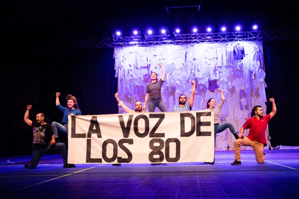 Obra La voz de los 80, entre el miedo y la esperanza. La cual que recibió apoyo de ARCOS