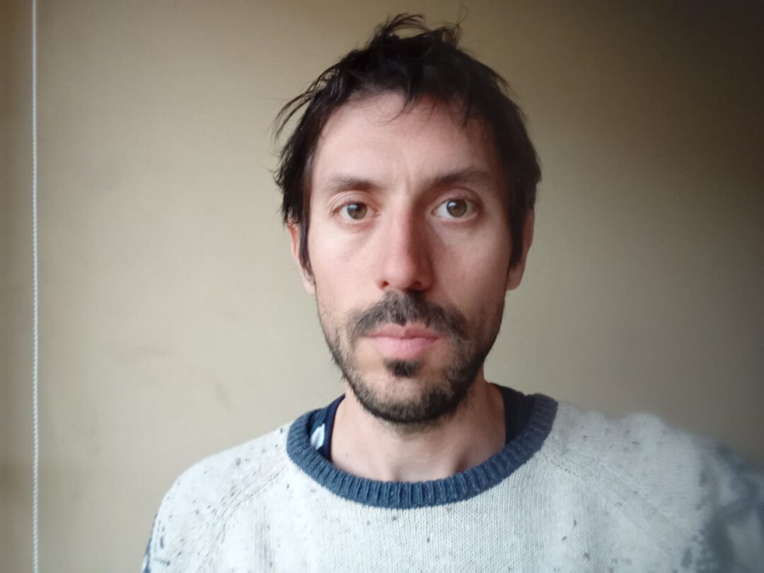 Patricio Yovane, docente de ARCOS director de la obra Lobo