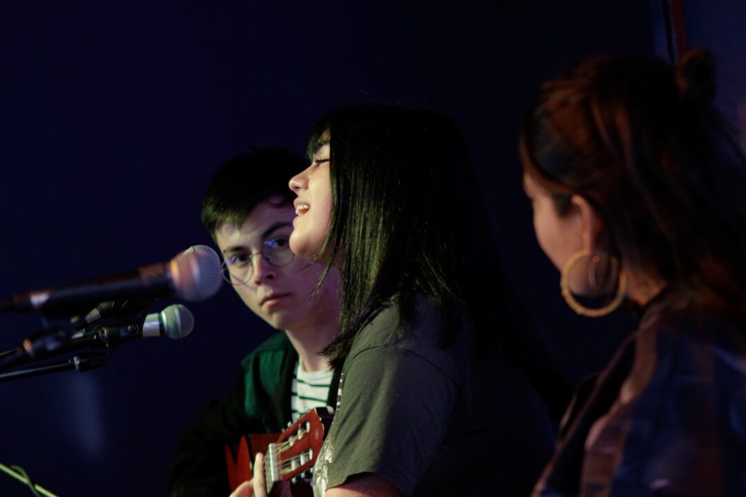 Estudiante en evento de Escuela de Sonido y Música ARCOS.