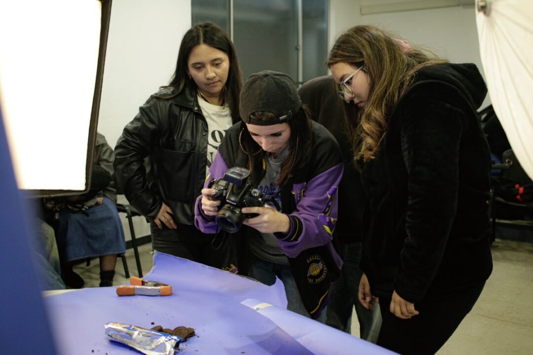 TALLER DE FOTOGRAFÍA ARCOS PUERTAS ABIERTAS JUNTO AL LICEO ARTÍSTICO GUILLERMO GRONEMEYER A CAMPUS VALPARAÍSO