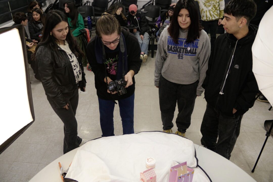 TALLER DE FOTOGRAFÍA EN ARCOS PUERTAS ABIERTAS JUNTO AL LICEO ARTÍSTICO GUILLERMO GRONEMEYER A CAMPUS VALPARAÍSO