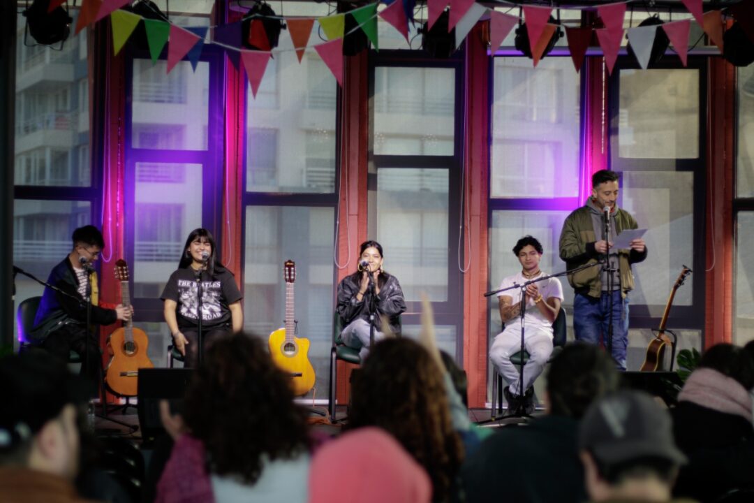 Estudiantes en Tocatas junto al mar, Escuela de Sonido y Música ARCOS.