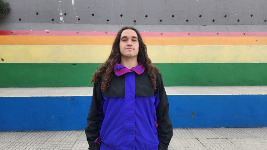 Diego Soto, estudiante de Producción Musical y capitán de la selección de voleibol de ARCOS