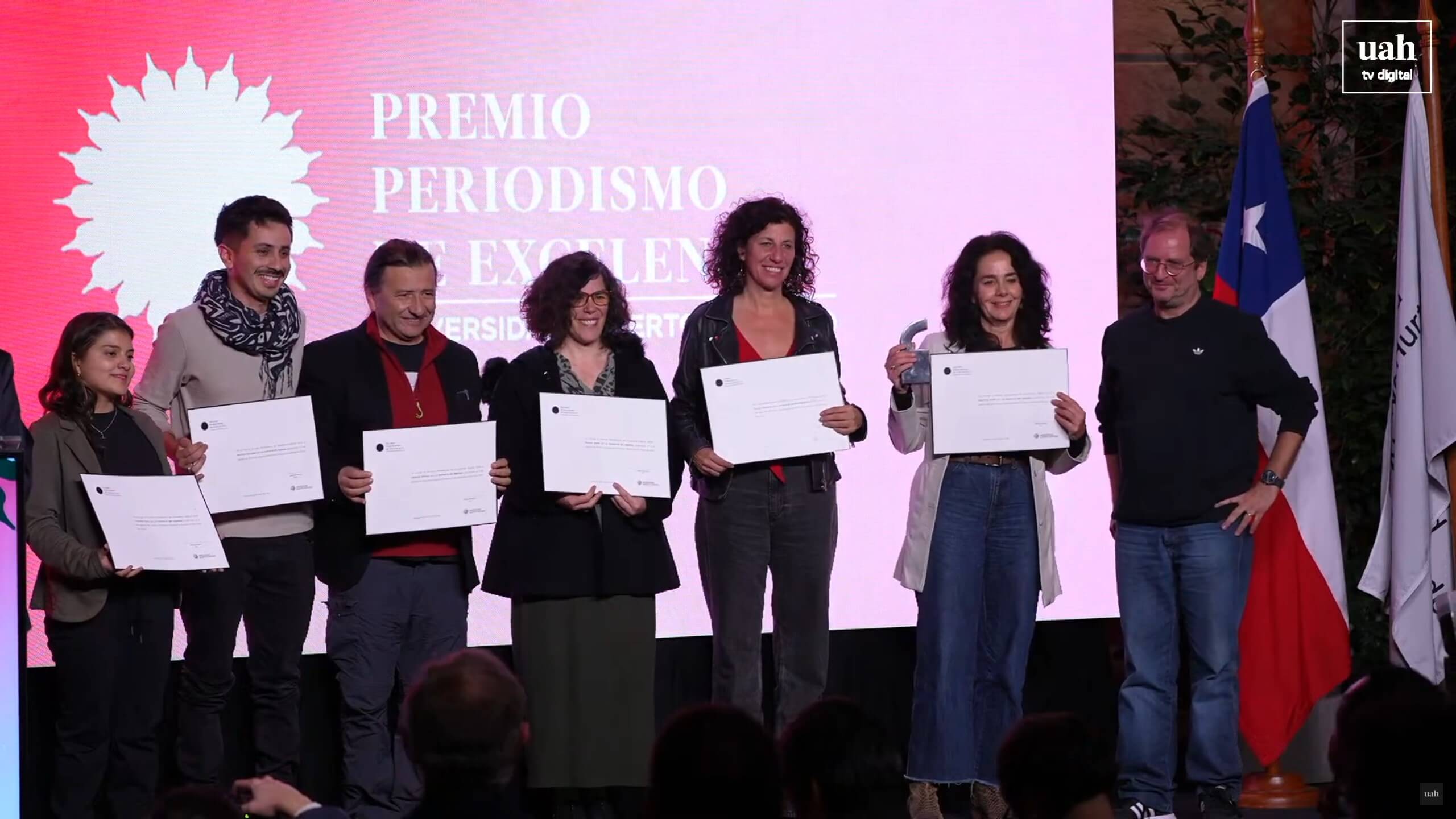 Imagen de Ceremonia de premiación a Periodismo de Excelencia de UAH. Finalistas y ganadores Podcast "La Memoria de Algodón" de docentes de I.P. ARCOS.