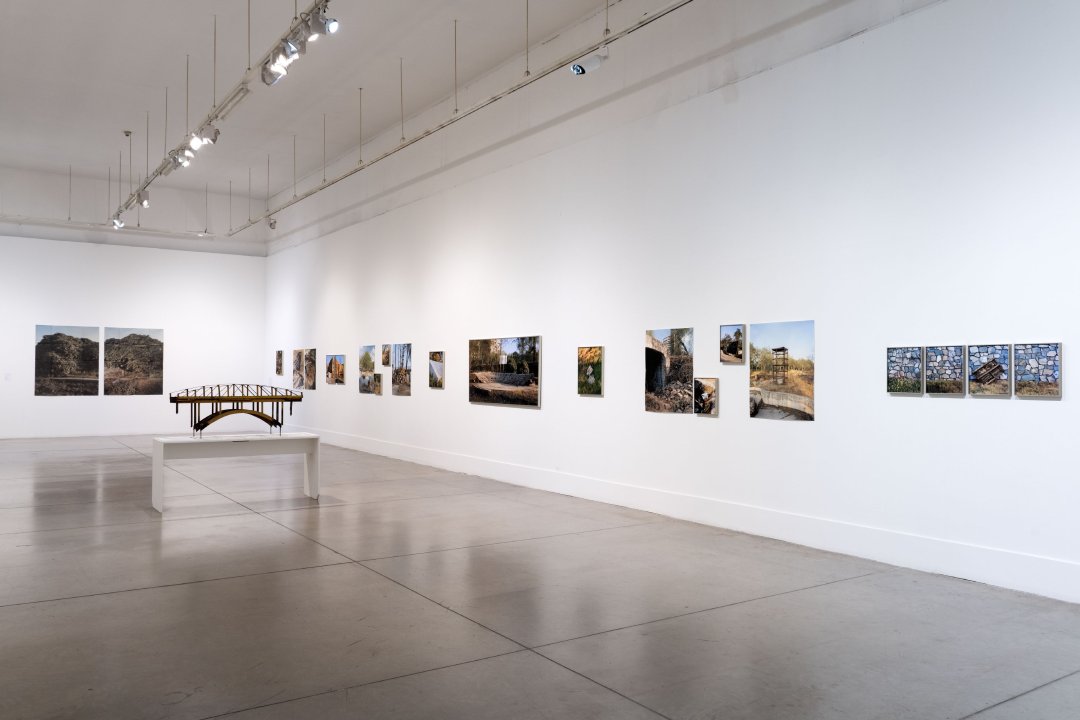 Imagen de cuadros expuestos de "Mundomágico" de Gaspar Abrilot, Fotógrafo titulado de I.P. ARCOS.