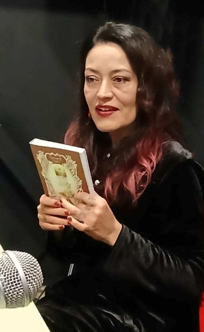 Docente Zaida González en lanzamiento de libro autobiografico "Vamos? No!".