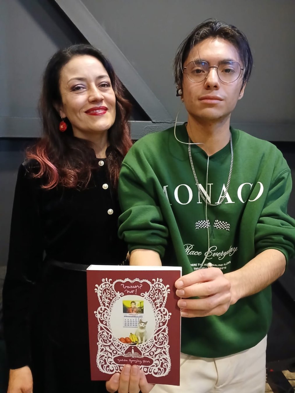 Docente Zaida González y Estudiante Patricio Rubio en lanzamiento de libro autobiografico "Vamos? No!".