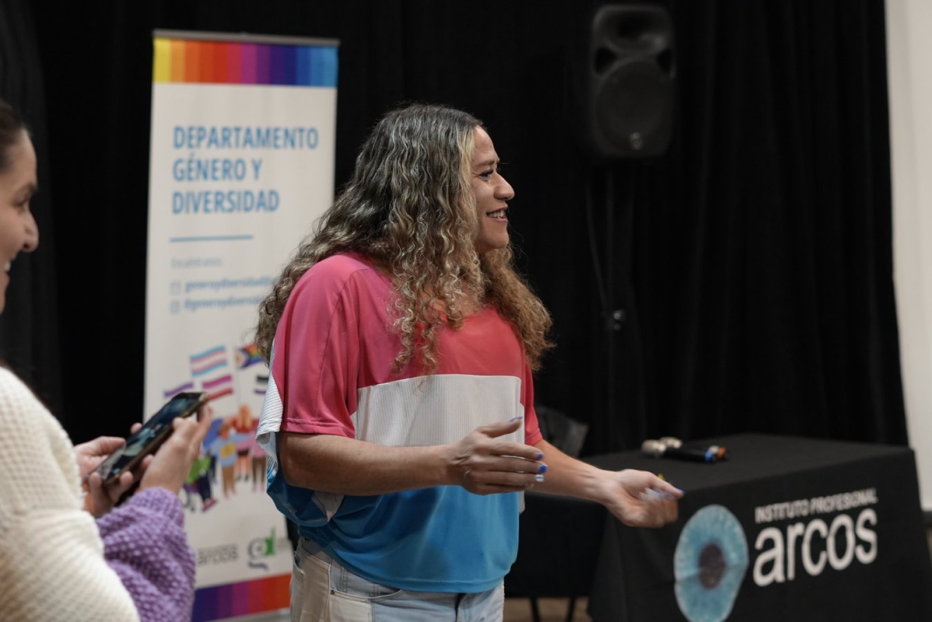 Mes del Orgullo LGBT+ Creativo en I.P. ARCOS, organizado por el departamento de Género y Diversidad. Cine Foro, exhibición de "Denominación de Origen" invitada actriz y protagonista Luisa Marabolí.