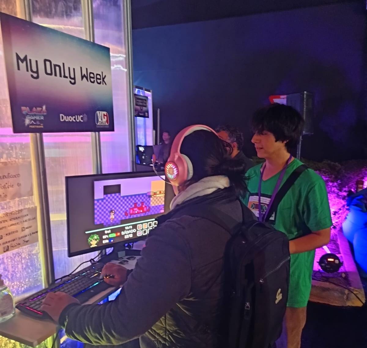 Testers de Demo "My Only Week" de David Segura, estudiante de Diseño de Videojuegos ARCOS en "Plaza Gamer Caja los Andes by Festigame".