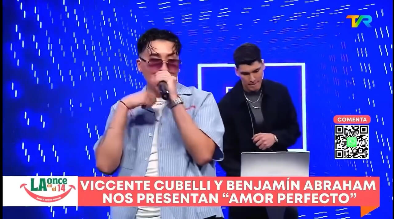 Viccente Cubelli, estudiante de Producción Musical I.P. ARCOS, junto a su productor Benjamín Abaraham en "La Once en el 14" de canal TVR.
